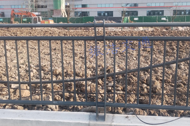 نرده محافظ استیل روی