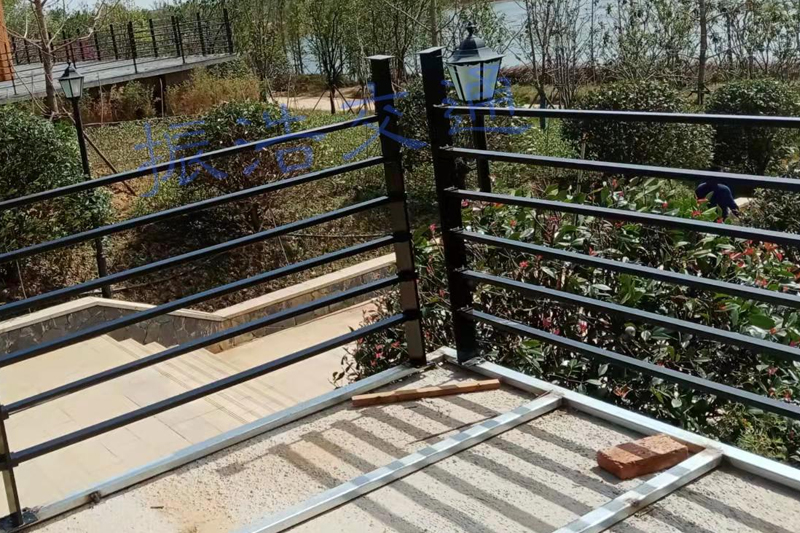 نرده پیاده رو