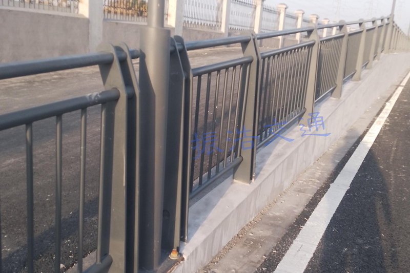 نرده محافظ استیل روی