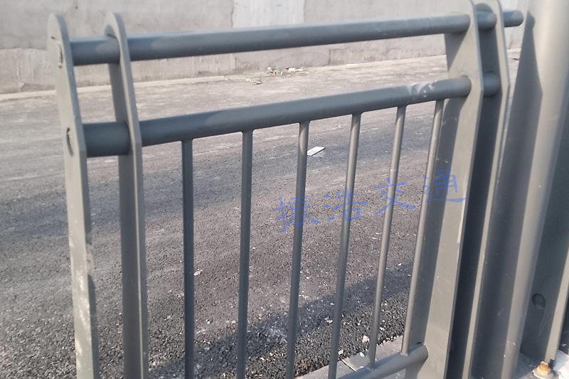 نرده محافظ استیل روی